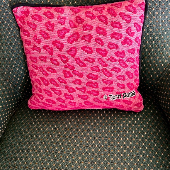 NWOT Terri Puma Decorative Pillow. FINAL PRICE! - Picture 2 of 2